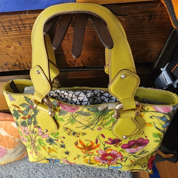 GUCCI Floral Yellow Tote Bag - Picture 15 of 17